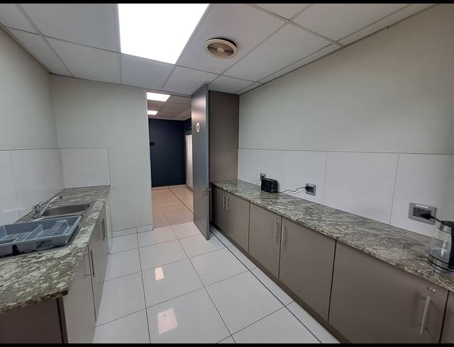 137M² OFFICE TO LET IN HYDE PARK
